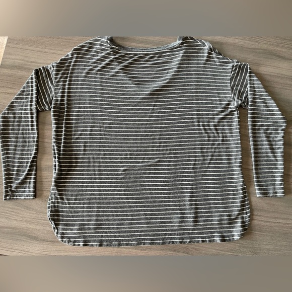 American Eagle Soft & Sexy Long-Sleeve V-Neck - Size Small - Picture 8 of 14